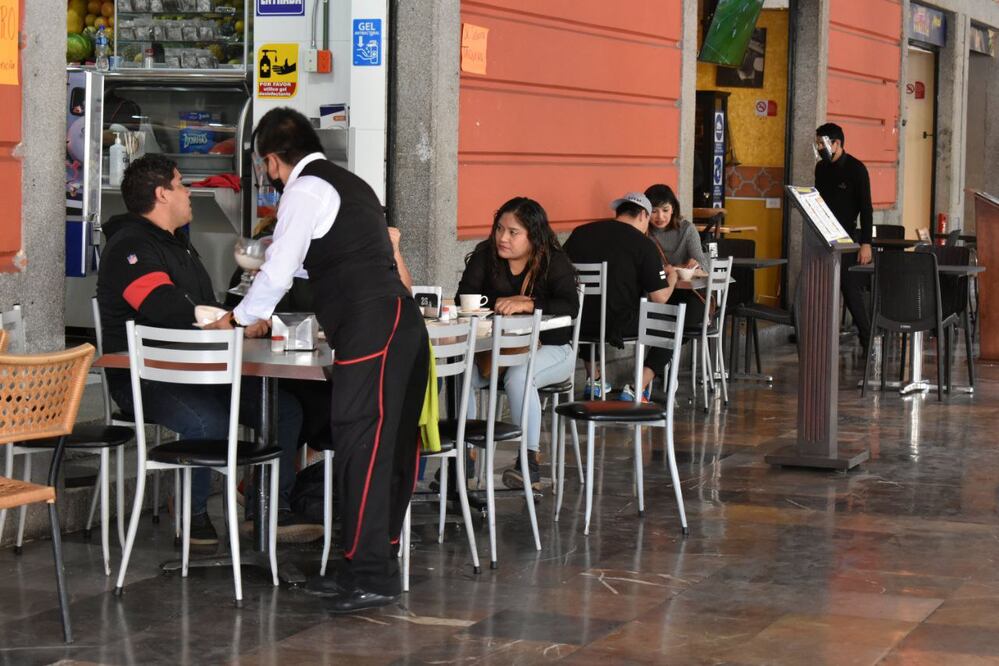 En Teziutlán hay un restaurante que se puso exigente con sus meseros | Foto: EsImagen