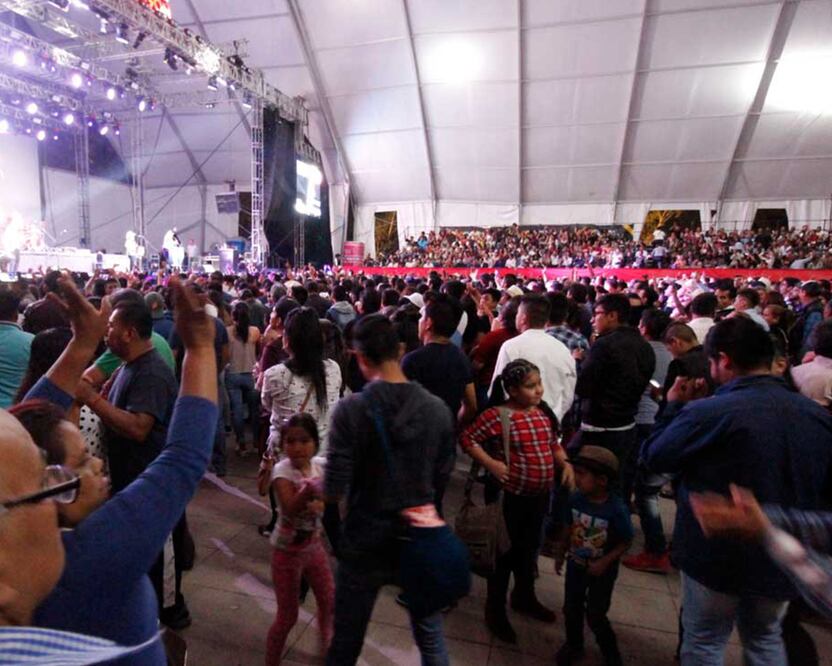 En la Feria de Puebla 2022, los asistentes al concierto de Marc Anthony brincaron el filtro para ingresar al Teatro del Pueblo | Foto: Archivo El Universal