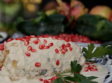 Estiman restauranteros vender más de 3 millones de chiles en nogada