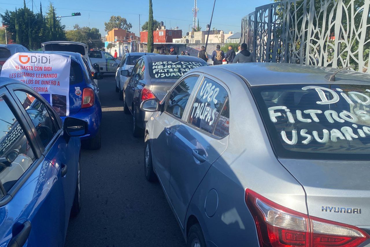 Conductores de Uber y Didi se van a paro en Puebla, exigen mayores ganancias
