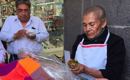 Doña Joaquina: 54 años madrugando para preparar los famosos "tacos del pasaje”