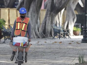 Continúan trabajos de remodelación en el zócalo de Puebla