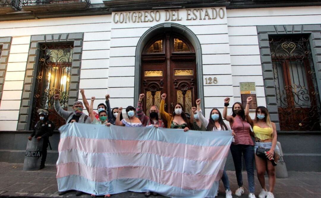 La comunidad trans pide que se les garantice un porcentaje de las plazas laborales. | Foto: Agencia Es Imagen para El Universal Puebla