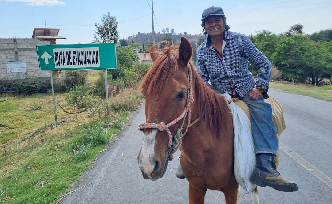 Los habitantes de las faldas del volcán Popocatépetl históricamente se muestran recelosos de abandonar el lugar donde han vivido siempre. | Foto: Agencia Es Imagen para El Universal Puebla