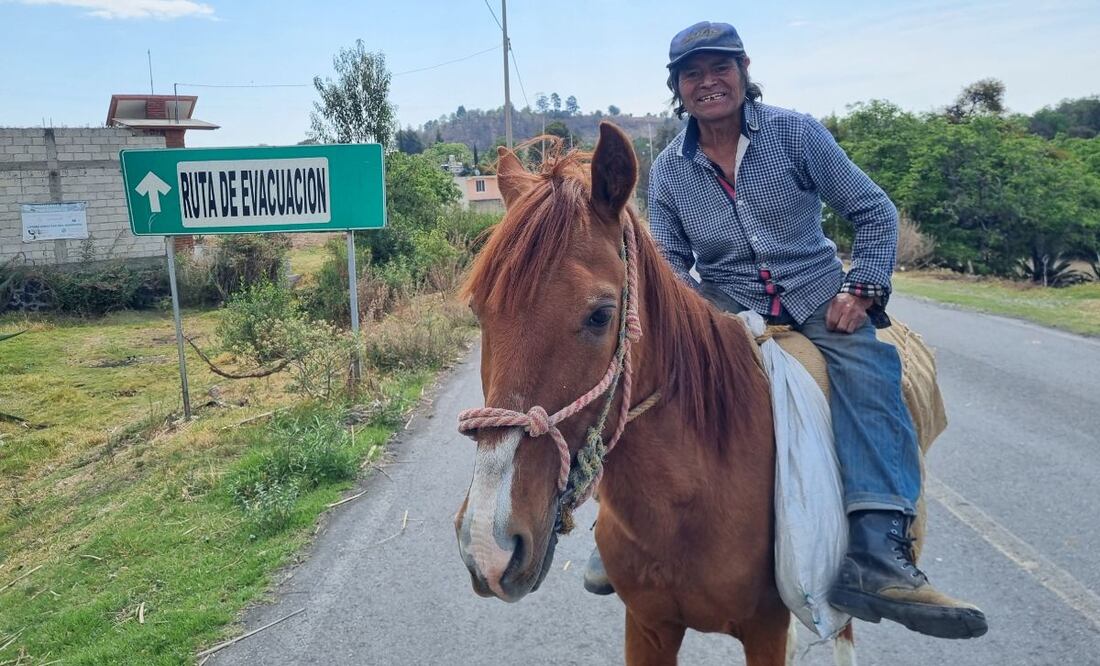 Los habitantes de las faldas del volcán Popocatépetl históricamente se muestran recelosos de abandonar el lugar donde han vivido siempre. | Foto: Agencia Es Imagen para El Universal Puebla