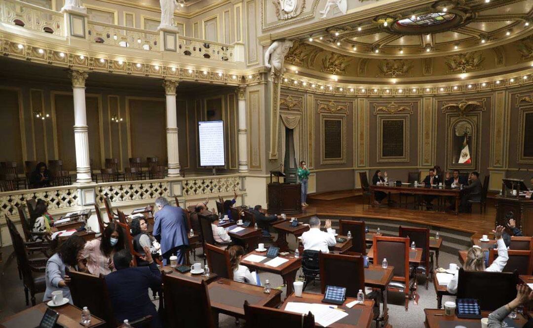 El Congreso de Puebla analiza las propuestas de los ayuntamientos para cobrar el Derecho de Alumbrado Público | Foto: Agencia Es Imagen para El Universal Puebla