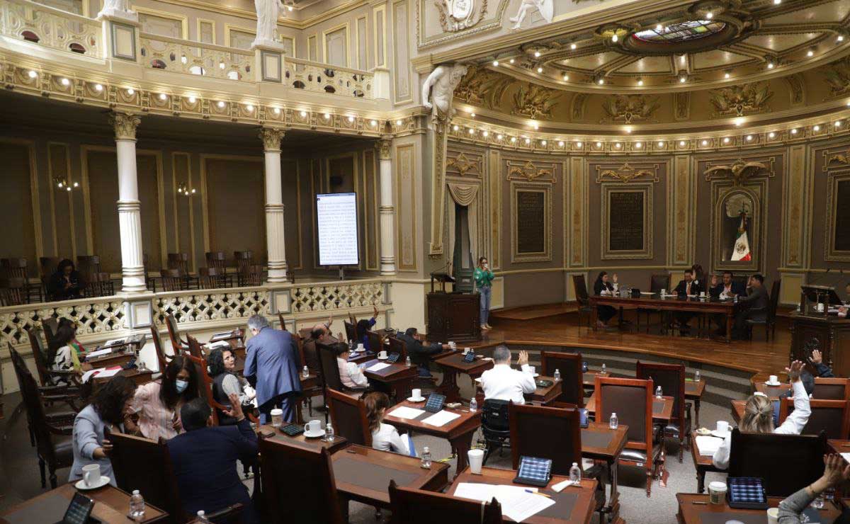 El Congreso de Puebla analiza las propuestas de los ayuntamientos para cobrar el Derecho de Alumbrado Público | Foto: Agencia Es Imagen para El Universal Puebla