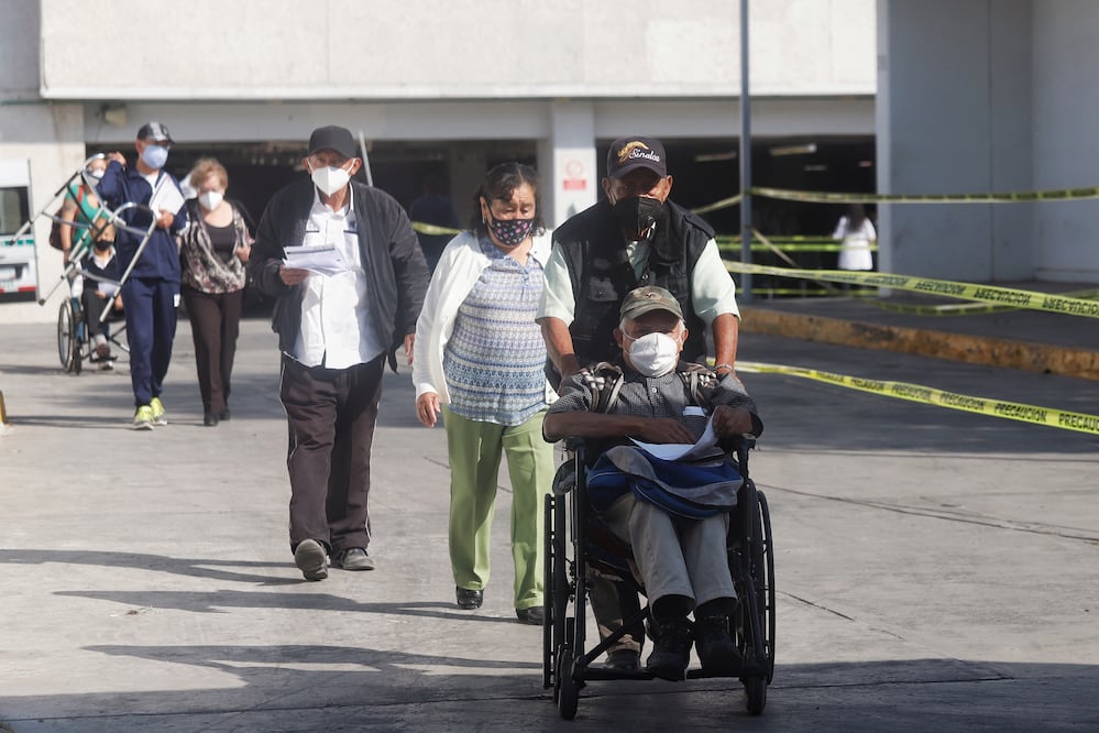 Adultos mayores con discapacidad fueron los primeros vacunados   Imagen: Agencia Enfoque para El Universal Puebla