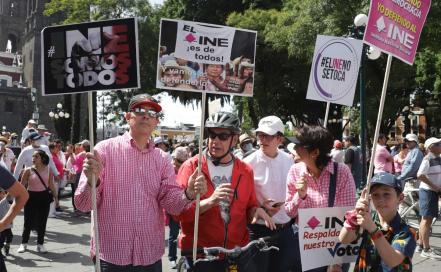 Así fue la marcha en Puebla en defensa del INE