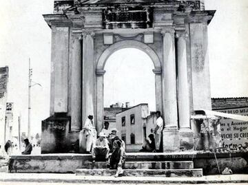 ¿Por qué desapareció el arco del Barrio de San Antonio?