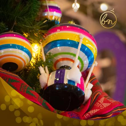 Esferas navideñas de Chignahuapan llegan a set de Venga la Alegría
