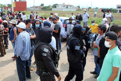 Amagan con quemar urnas en Coronango tras balacera