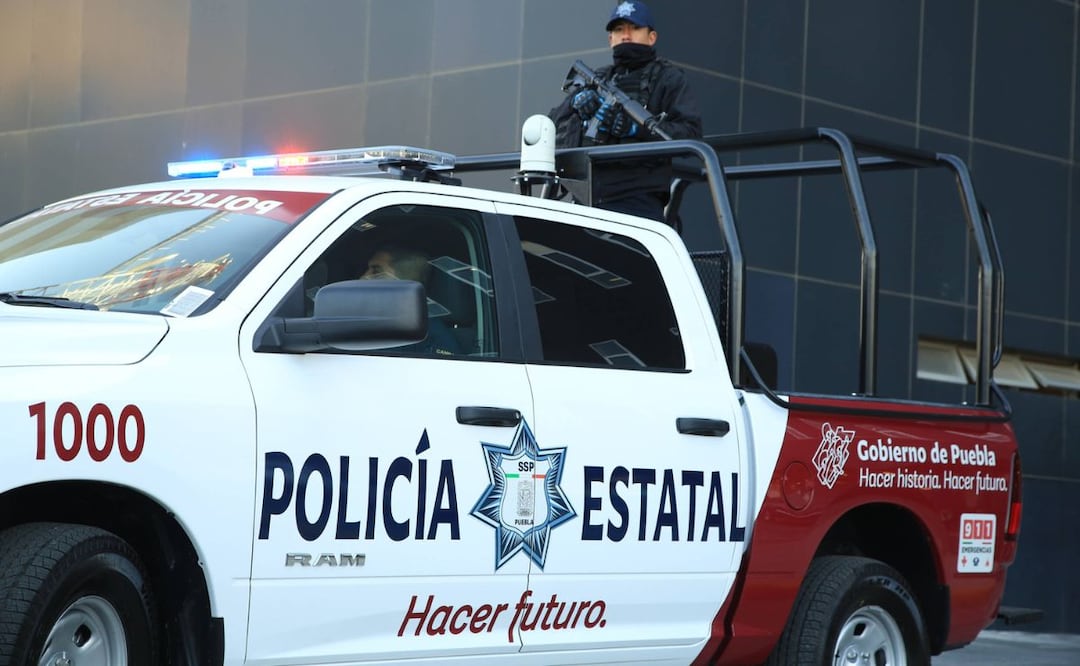 Un choque entre una Patrulla Estatal y un auto particular se registró en la colonia Chula vista | Foto: Agencia Es Imagen para El Universal Puebla