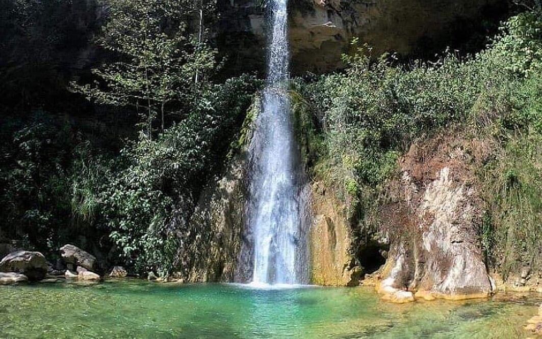 La cascada de Aconco aclanza hasta 50 metros de altura. Foto: @mochileros_go / Instagram