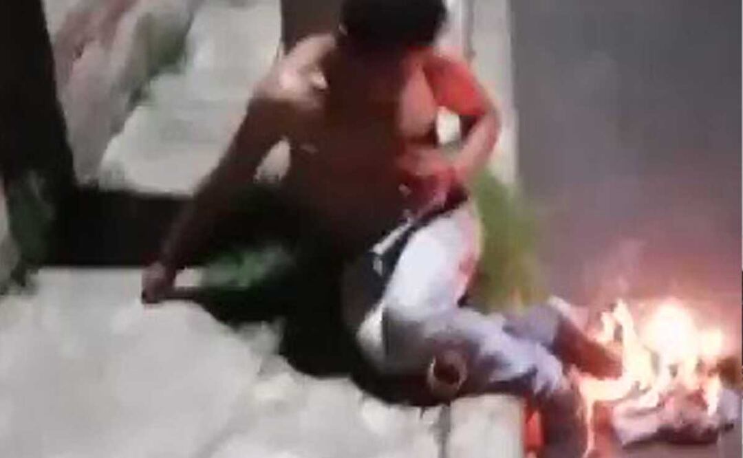 La policía municipal de San Pedro Cholula rescató a un joven que iba a ser linchado | foto: urbano Noticias