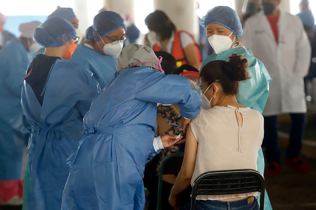 Vacuna para 40 y más en Puebla inicia el 8 de junio en municipios del sur