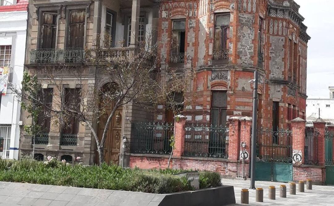 La gente ni se atreve a pasar frente a este casa | Foto: Facebook Puebla de Antaño