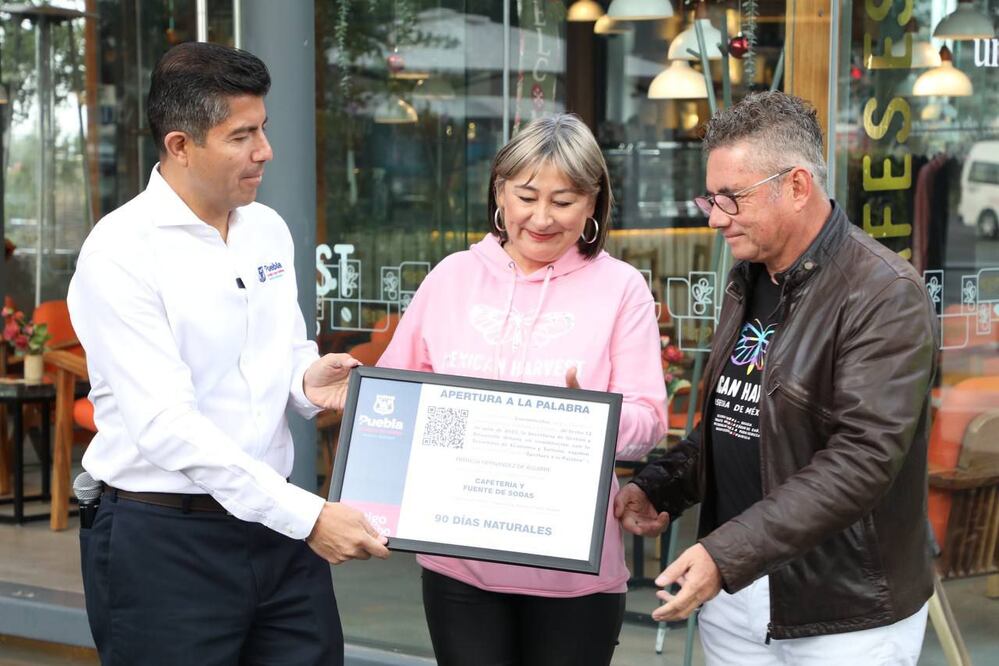 El gobierno municipal de Puebla entregó otro apoyo más a un nuevo negocio | Foto: Agencia Es Imagen para El Universal Puebla