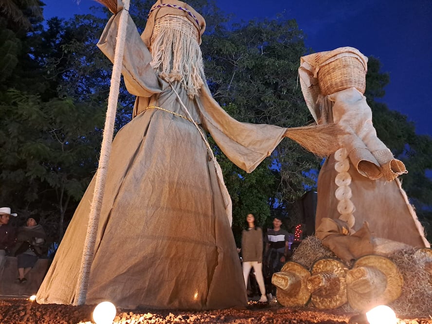 Los artesanos de esta localidad elaboran el nacimiento con productos de la región | Foto: Facebook Ayuntamiento de Huaquechula 2021-2024