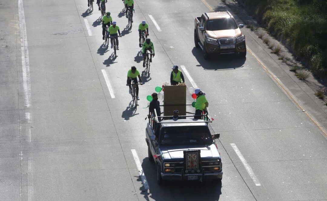 Este domingo los peregrinos apuran su paso para llegar antes de medianoche a la Basílica de Guadalupe | Foto: Agencia Es Imagen para El Universal Puebla