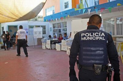 Despliegan mil 800 policías municipales en jornada electoral en Puebla