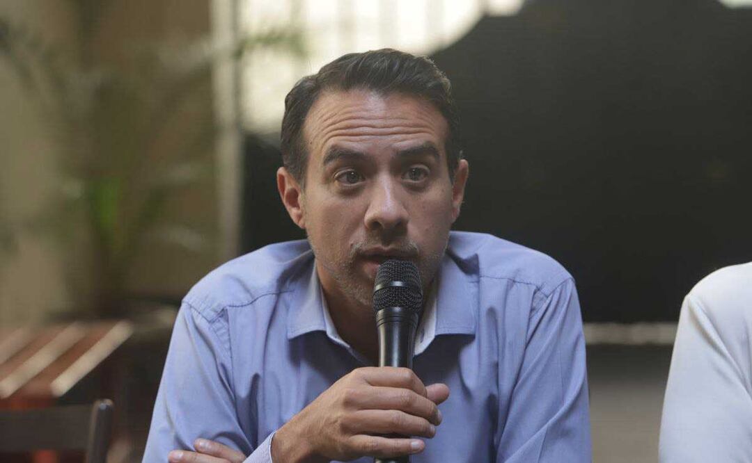 El diputado Oswaldo Jiménez presentó una iniciativa para aumentar las penas en los casos de bullying | Foto: Agencia Es Imagen para El Universal Puebla