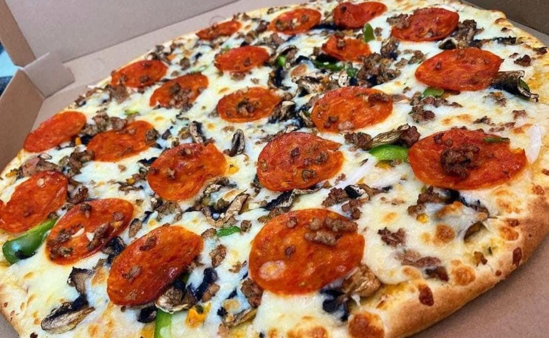 Los atlixquenses son muy creativos pese a la adversidad, por lo que inspirados en el Popocatépetl crearon la Pizza Volcanic | Foto: Facebook Pizzas Home Mak