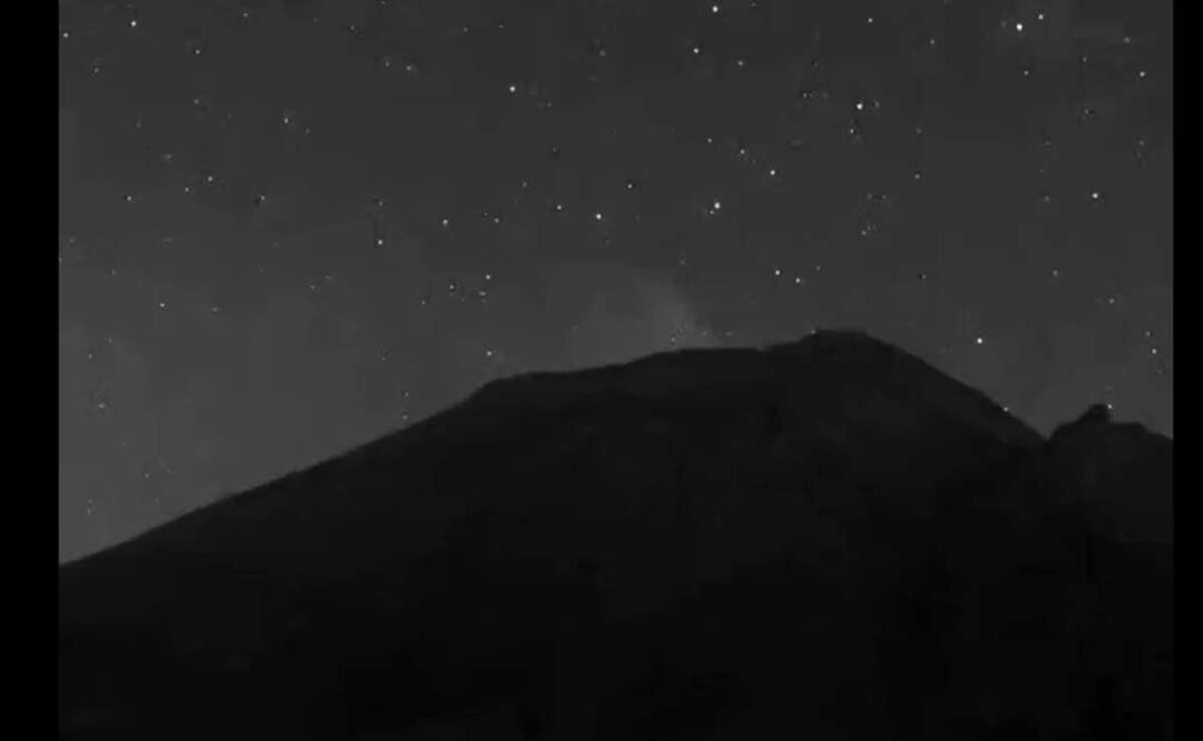 El volcán Popocatépetl presentó una explosión con lanzamiento de material incandescente este 21 de diciembre | FOTO: Cenapred