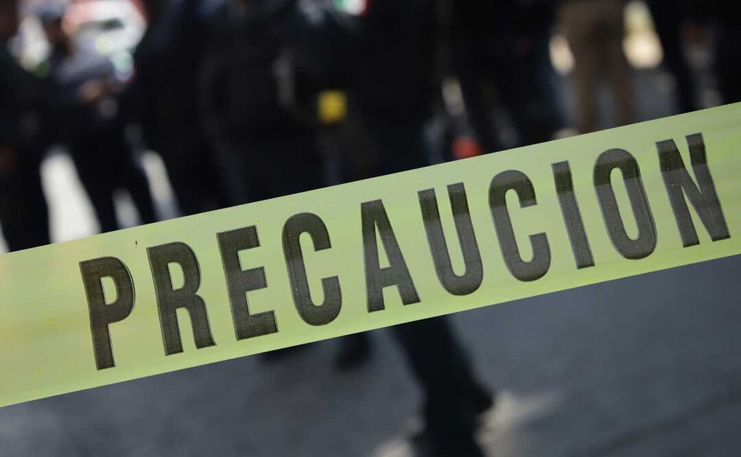 Los cuerpos baleados de cuatro hombres y una mujer fueron hallados en la carretera Libres-Altzayanca | Foto: Agencia Es Imagen para El Universal Puebla