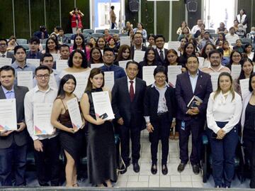 Premio Ceneval al Desempeño de Excelencia-EGEL es entregado por Lilia Cedillo