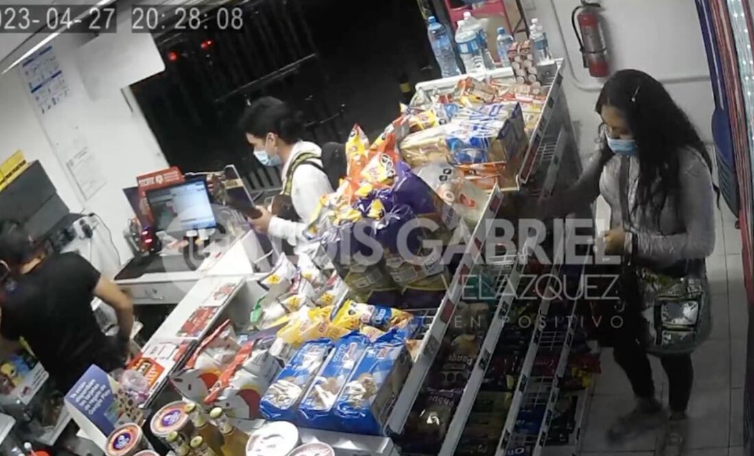 Una pareja de rateros fue exhibida en redes sociales luego de delinquir en una tienda de la 16 de Septiembre. | Foto: Twitter Luis Gabriel Velázquez