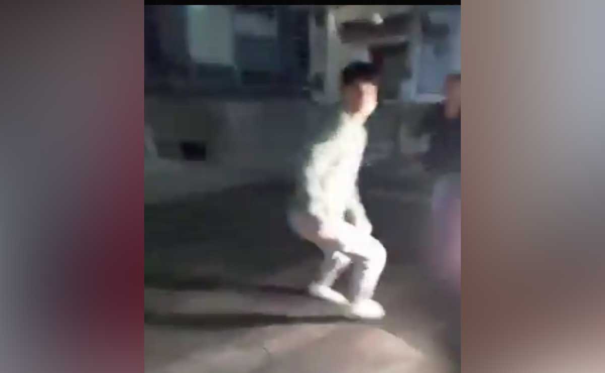 Jóvenes ebrios agreden a cinturonazos a automovilista
