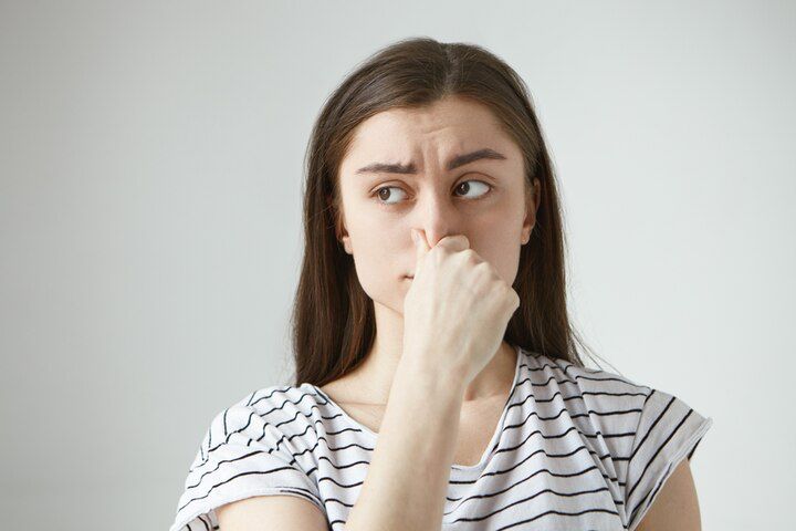 Elimina malos olores en casa de forma natural con cáscaras de naranja. Fuente: Freepik.