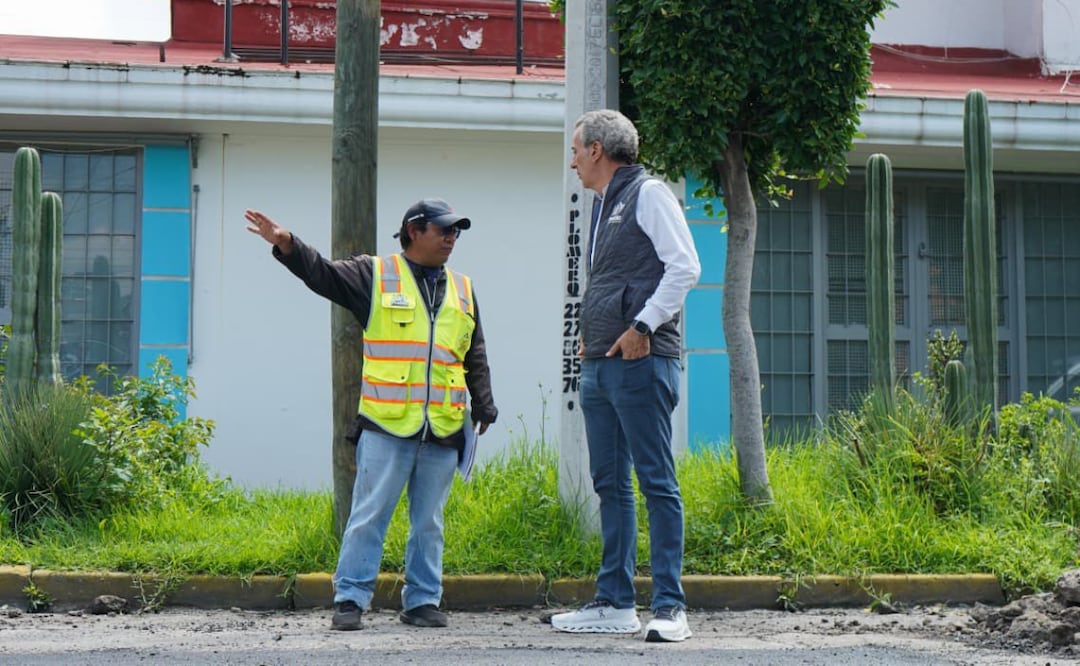 Intensifica Gobierno de Pepe Chedraui trabajos de bacheo en el Barrio El Refugio | Foto: Ayuntamiento de Puebla.