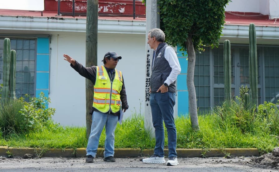 Intensifica Gobierno de Pepe Chedraui trabajos de bacheo en el Barrio El Refugio