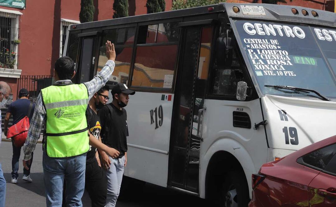 Combis y micros deberían cumplir con estas reglas pero están viejos y sucios | Foto: AGENCIA ES IMAGEN PARA EL UNIVERSAL PUEBLA