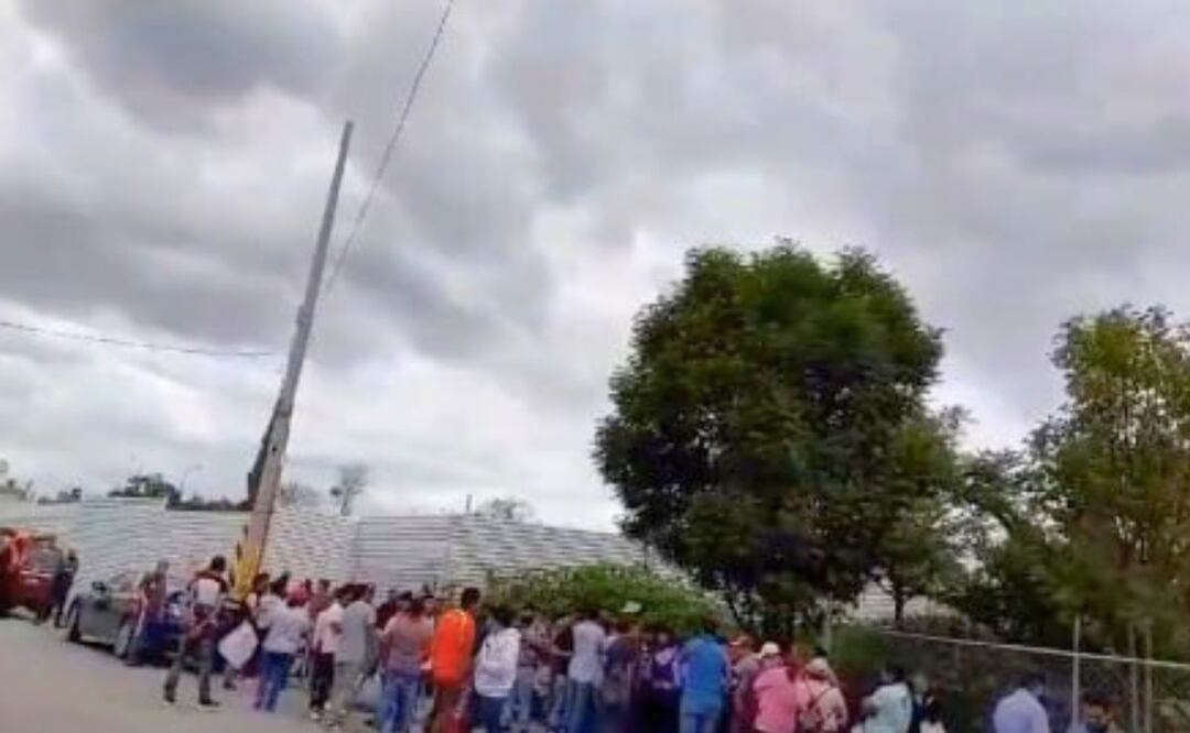 Tres organizaciones de vendedores pretenden establecerse en donde se está construyendo el Congreso de Puebla | Foto: Twitter Oro Noticias Puebla