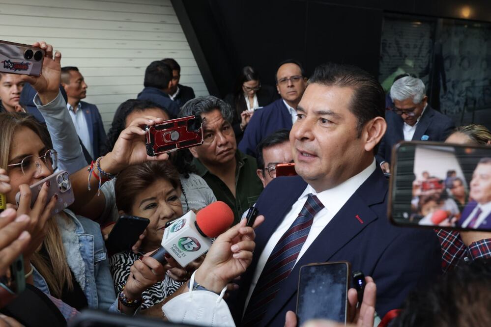 Alejandro Armenta solicitó investigar los perfiles políticos de todos los partidos | EsImagen