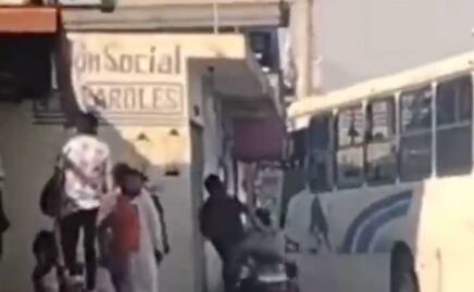 VIDEO. Sujetos armados balean camión con pasajeros en Amozoc