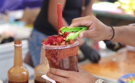 Prolifera venta de micheladas frente a universidades en Puebla