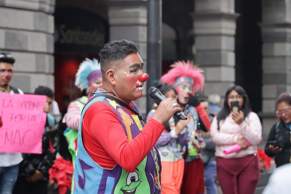 Payasos y Ayuntamiento de Puebla buscan solución tras una trifulca en el zócalo | Agencia Es Imagen para El Universal Puebla