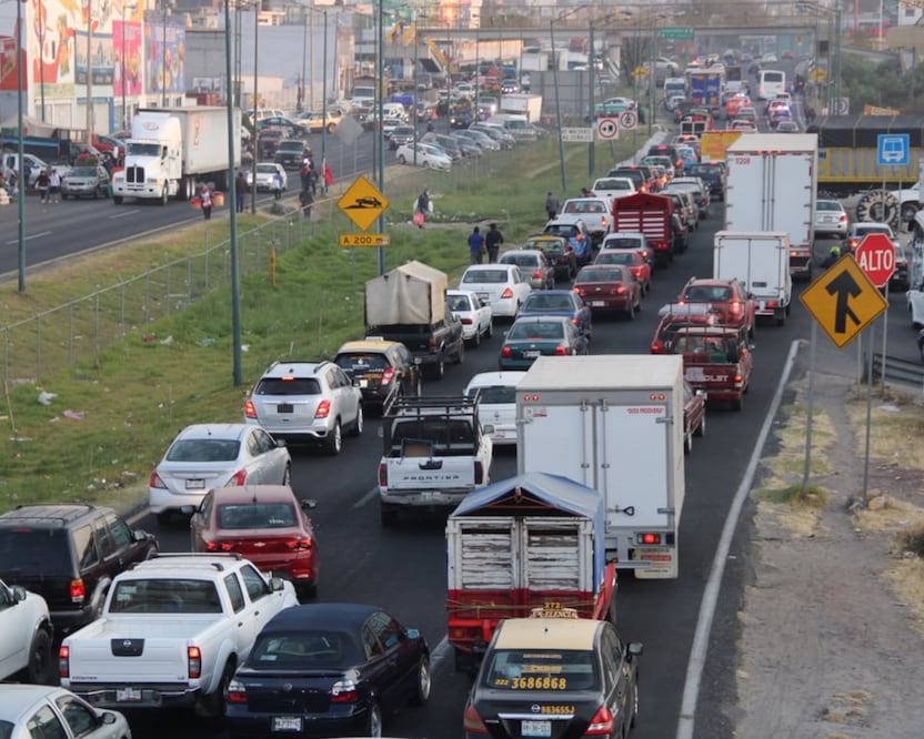 La construcción del Distribuidor Vial de la Central de Abasto permitirá desahogar el tráfico en la zona | Foto: Agencia Es Imagen para El Universal Puebla
