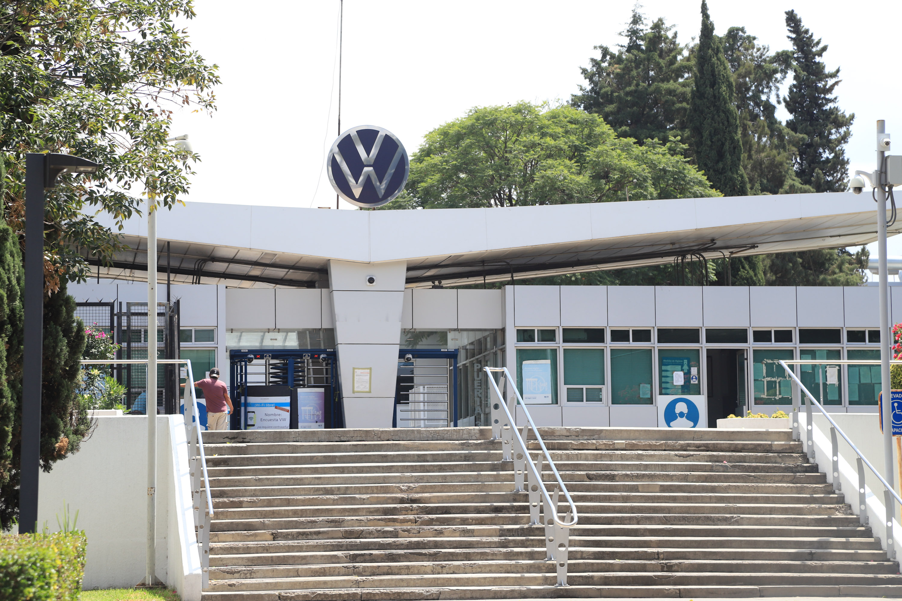 A través de fotografías antiguas, muchos poblanos conocieron cómo operaba la Volkswagen en Puebla | Foto: Agencia Es Imagen para El Universal Puebla
