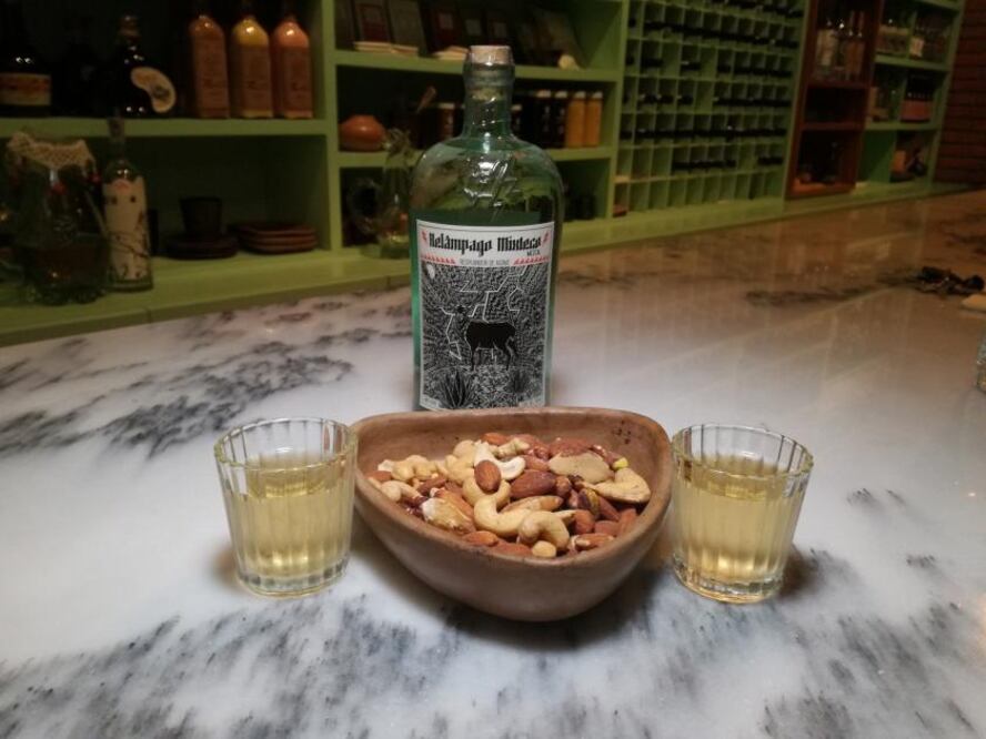 La elaboración de Relámpago permite conservar los sabores originarios de la zona de la Mixteca poblana