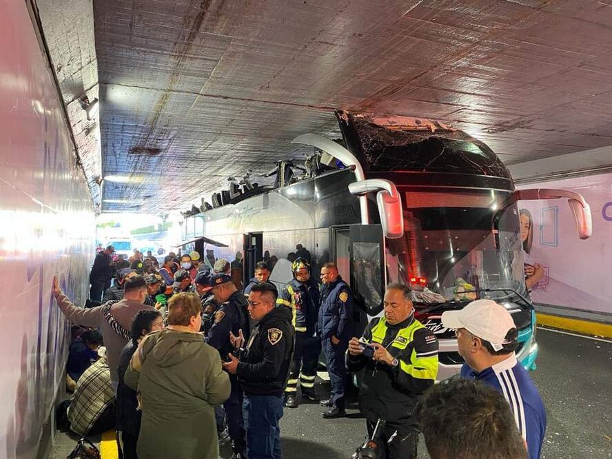 Un total de 16 poblanos fueron atendidos por los cuerpos de emergencia tras el accidente | Fotos PC Estatal