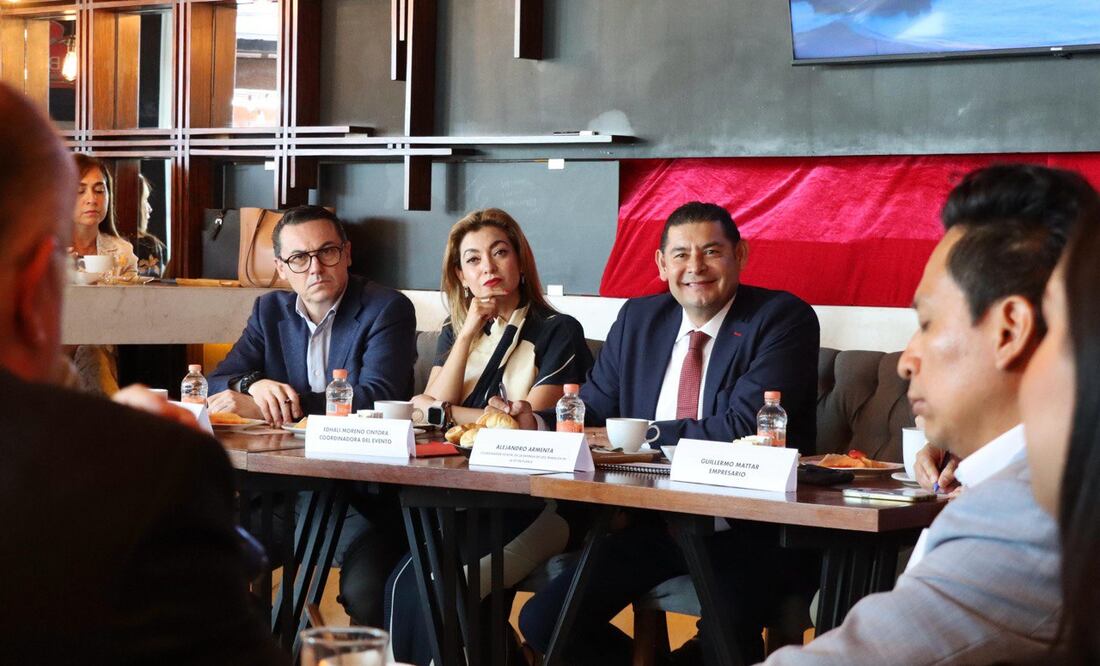 Alejandro Armenta se reunió con empresarios en Puebla | Foto: Especial
