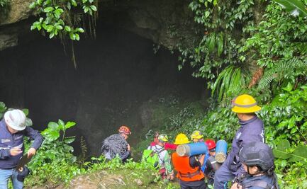 Suspenden rescate de los 3 cuerpos en la Gruta de Cuetzalan por riesgo extremo
