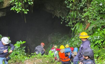 Suspenden rescate de los 3 cuerpos en la Gruta de Cuetzalan por riesgo extremo