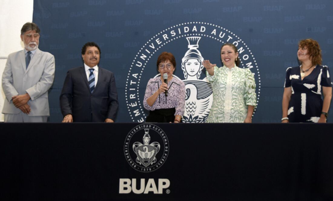 Rectora de la BUAP, Lilia Cedillo toma de protesta de Sara Cecilia Vega Cervantes como directora electa del Complejo Regional Mixteca, 2025-2029 I Foto: BUAP