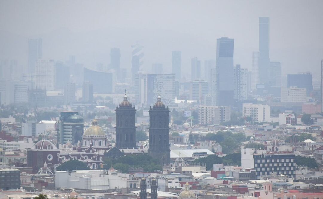 Si se cumplen 48 horas de mala calidad del aire en Puebla, se tendría que aplicar la contingencia y sacar de la circulación varias unidades vehiculares | Foto: Agencia Es Imagen para El Universal Puebla